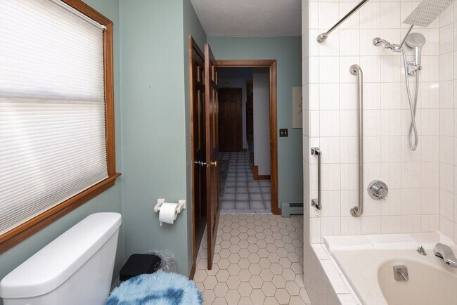 Photo - 423 Goldthwaite Rd