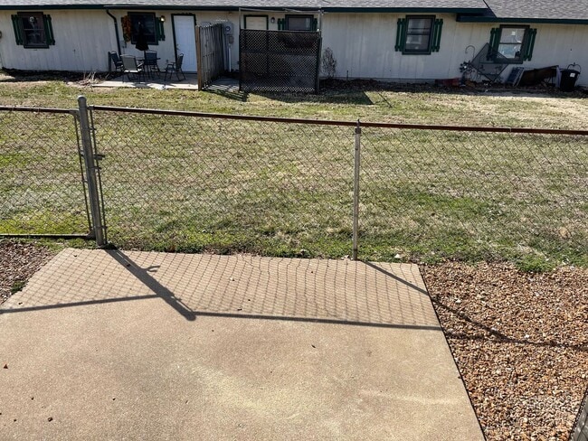 Photo - 3 BEDROOM 1.5 BATHROOM TOWNHOUSE FOR RENT