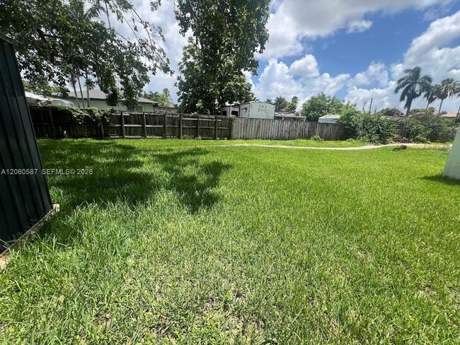 Photo - 738 SW 9th St