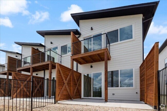 Building Photo - MIDTERM LEASE ACCEPTABLE!! Rental