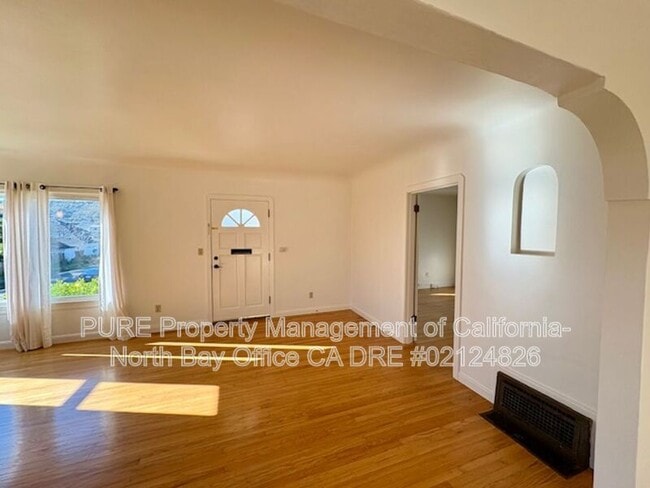 Photo - 400 Upham St