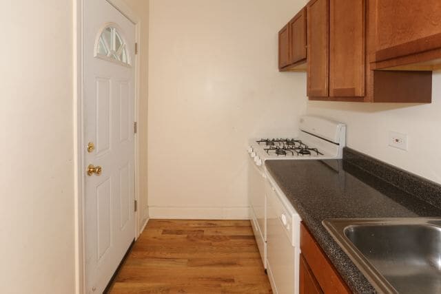 Photo - 633 W Cornelia Ave Unit E3