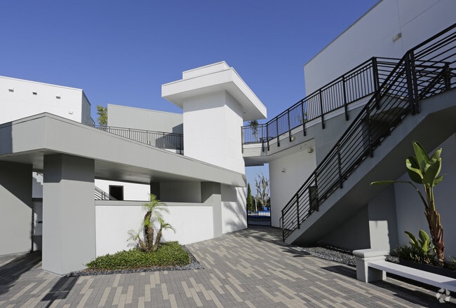 Clean Modern Design - Reveal Heathrow