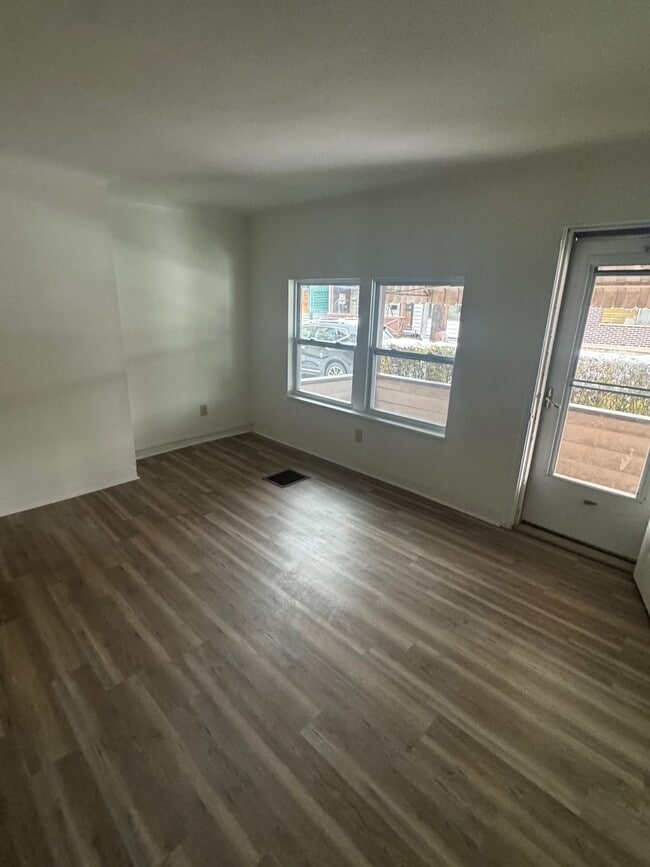 Photo - 142 Watkins Ave