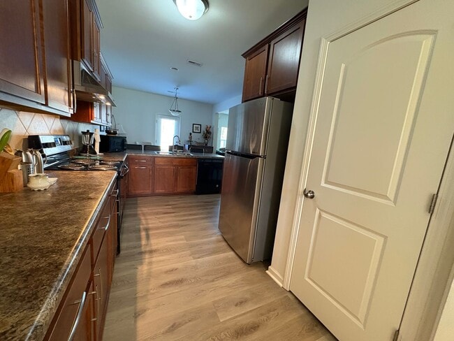 Photo - Rent Ready **Spacious 3-Bedroom Home with Open Concept & Large Fenced in Backyard**