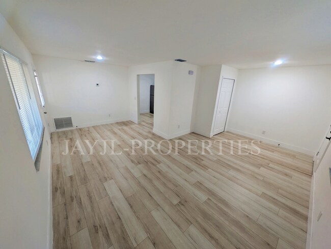 Photo - 1997 Bonneville Dr