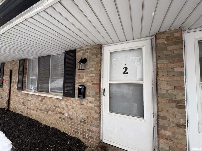 Building Photo - 760 E Shore Dr Unit 2