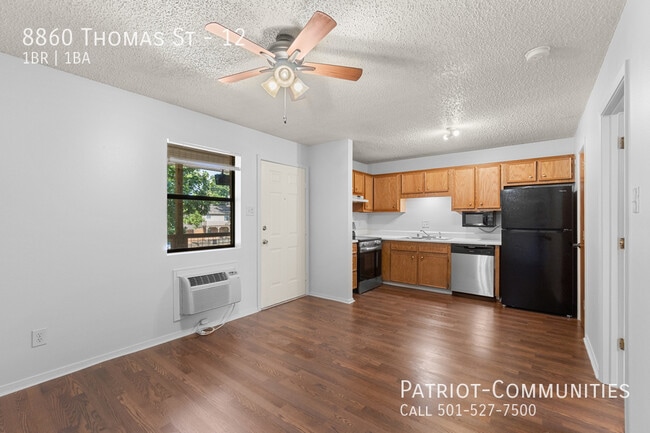Photo - 8860 Thomas St