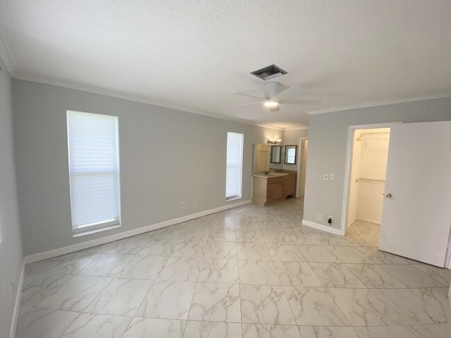 Photo - 2480 Juniper Dr Unit 204