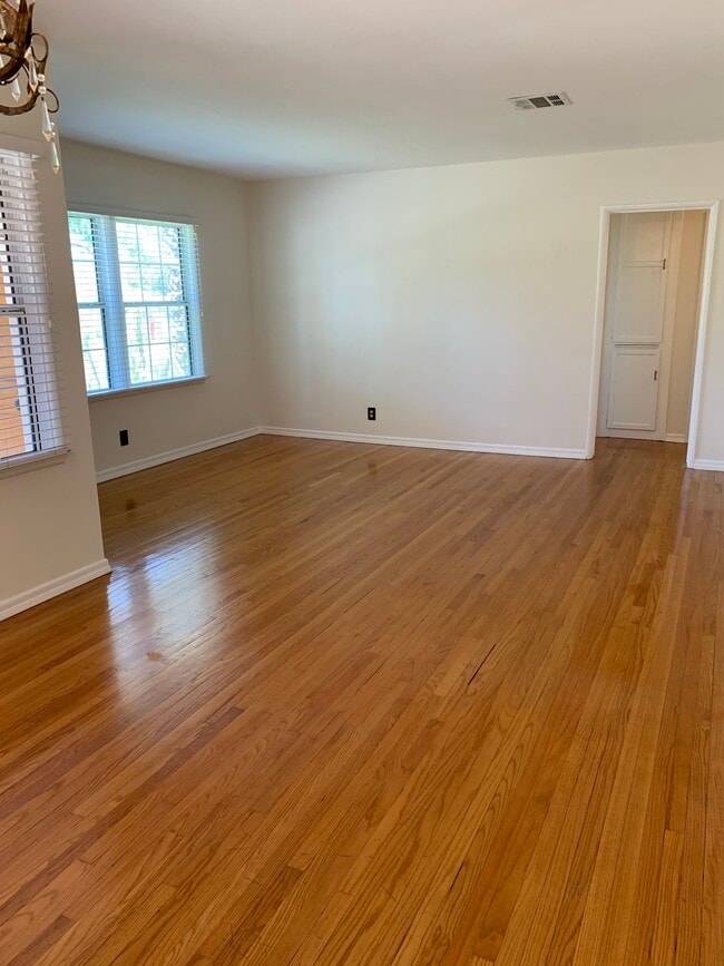 Photo - 10760 Russett Ave