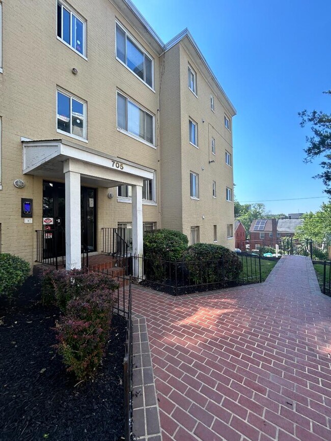 Photo - 705 Brandywine St SE