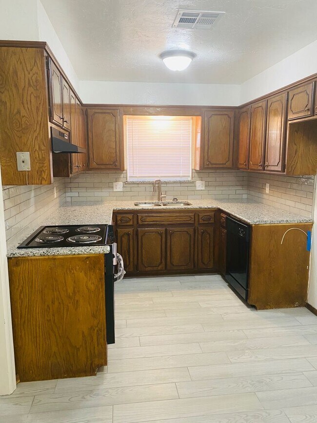 Building Photo - 305 S 5th St Unit B