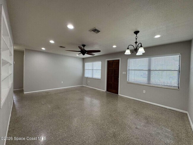Photo - 715 Clarke Ave