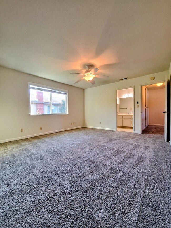 Photo - Beautiful Townhouse w/Laundry, Yard, Accepting Cats!