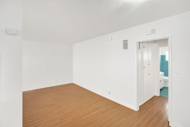 Photo - 7566 Romaine St Unidad #4