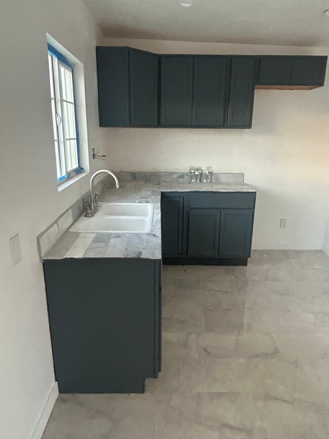 Building Photo - 1539 W Ave L 8