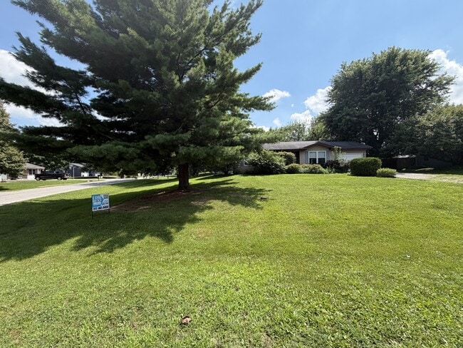 Building Photo - 515 Valley View Dr