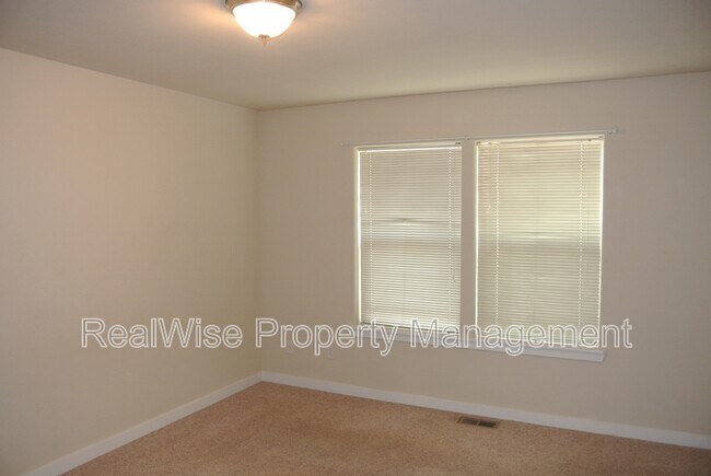 Photo - 1028 NW Spruce Ave