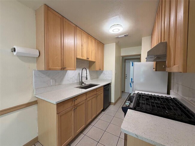 Photo - 1200 Warrington Dr