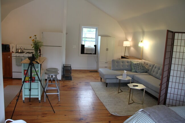 Photo - 647 Silver St Unit Silver Street Apartment