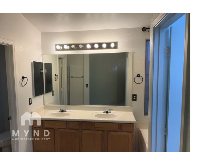 Photo - 8956 E Hillview St