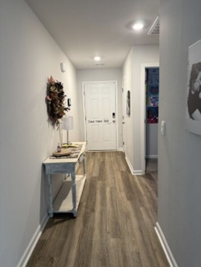 Photo - 1510 Heritage Cir SE