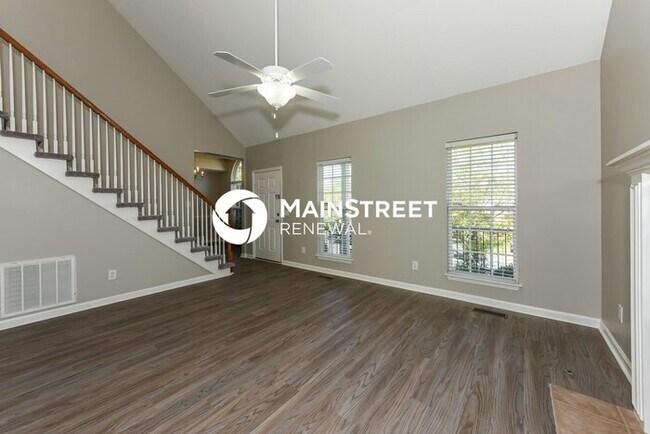 Photo - 4 Bedroom Pet-Friendly Home in Hendersonville, TN with Main Street Renewal
