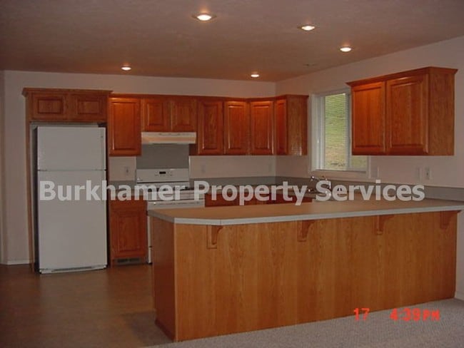 Photo - 535 N River St