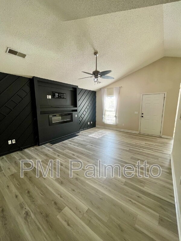 Photo - 221 Whixley Ln