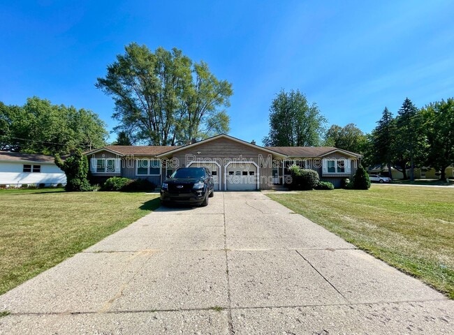 Photo - 1348 Carriage Hill Dr SE