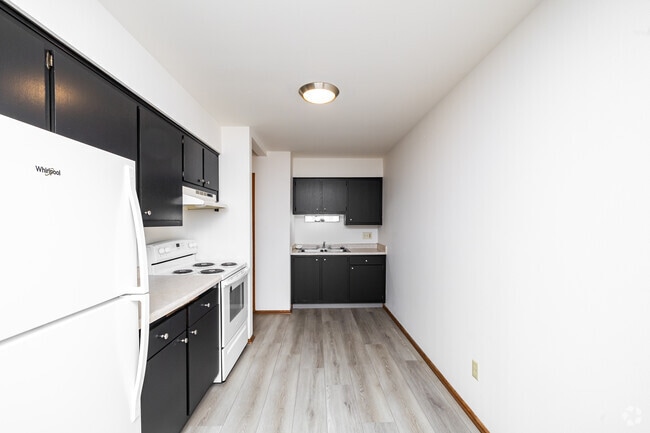 2BR, 1BA - 1,000SF - Kitchen