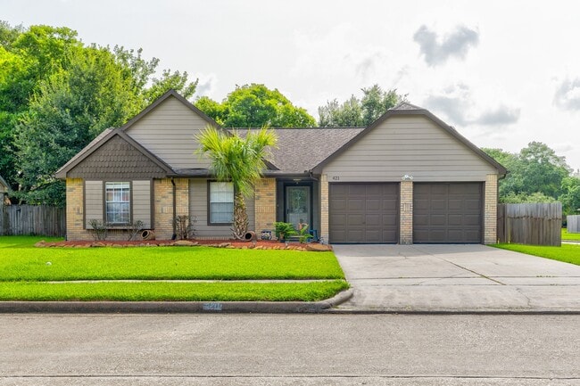 Building Photo - 421 Indianmeadow Dr