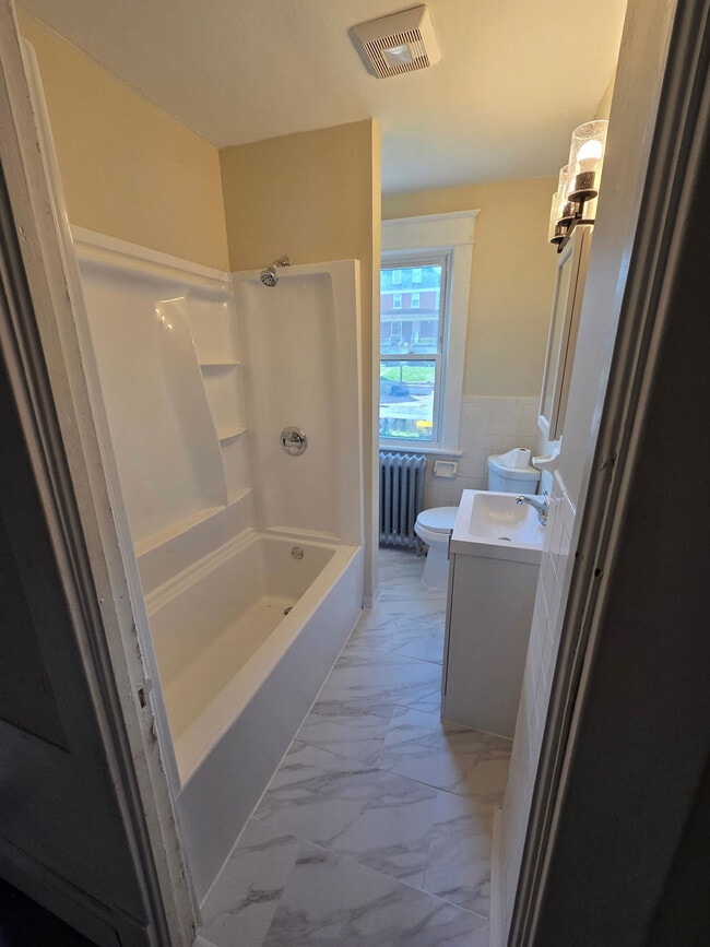 Photo - 550-548 Ferndale Ave