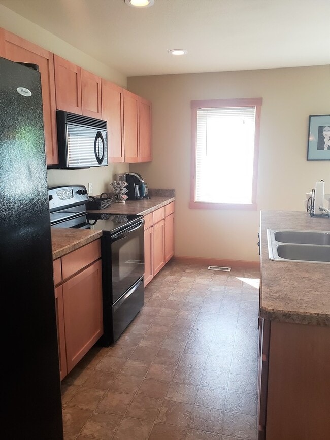 Photo - Fully Furnished 2 Bedroom Condo - All utilities, cable and internet provided!
