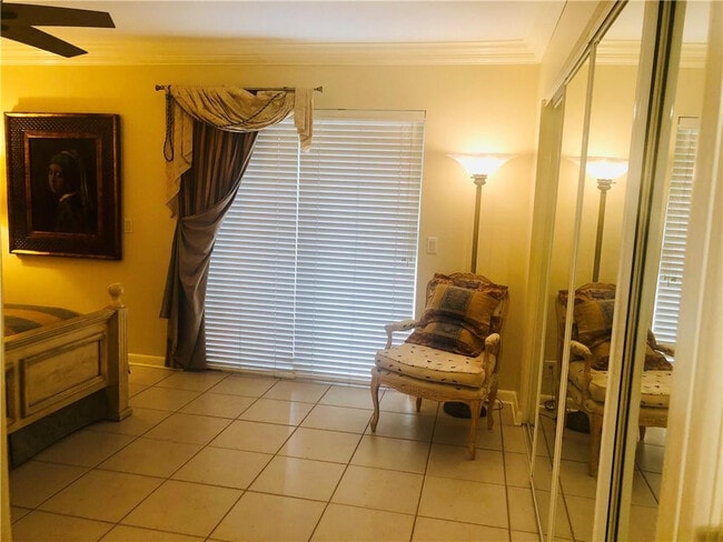 Photo - 137 Farnham F Unit 137