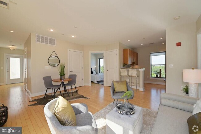 Building Photo - 5201 Wisconsin Ave NW Unit 406 Rental