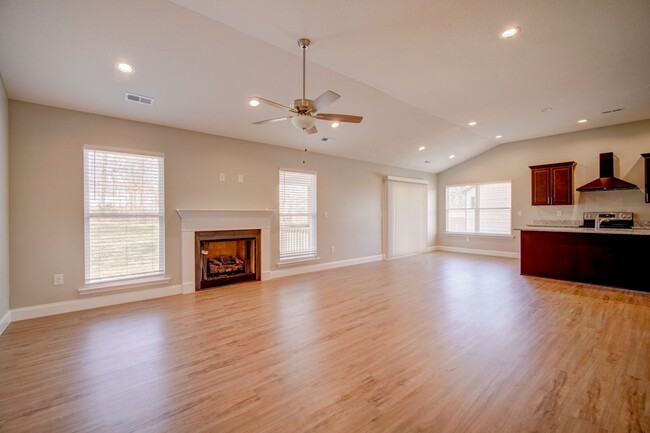 Open Floor Plan Home in Lyman/District 1 S... - Open Floor Plan Home in Lyman/District 1 S...