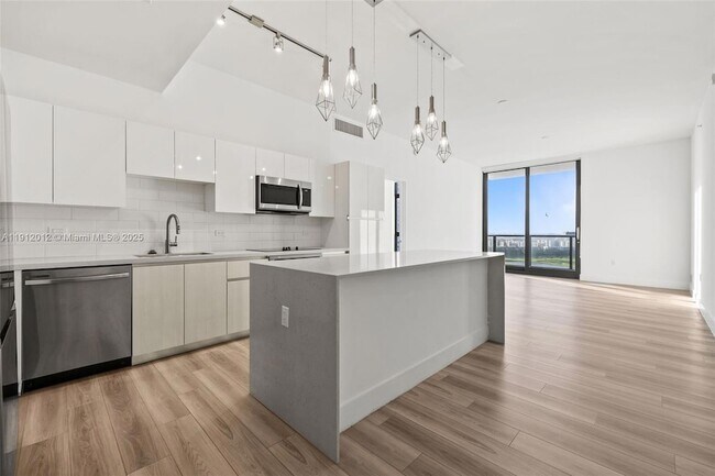 Photo - 101 Diplomat Pkwy Unidad 1203