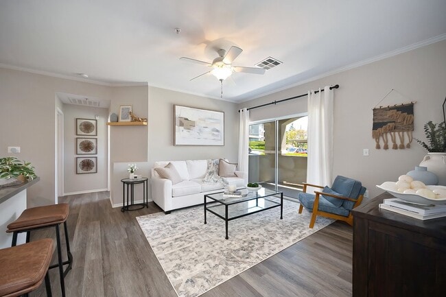 Photo - Eagle Glen Apartments