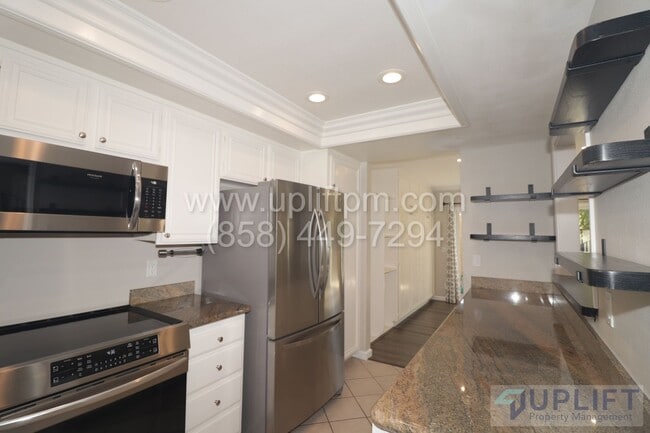 Building Photo - 3 Bedroom 2.5 Townhome A MUST SEE!!