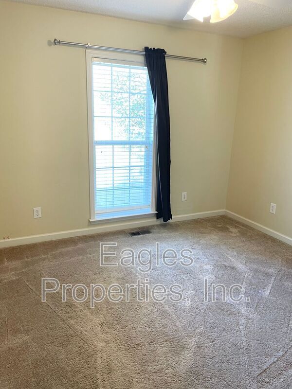 Photo - 202 Adler Ln