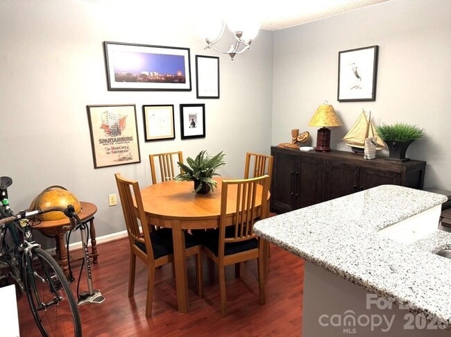 Photo - 417 W 8th St