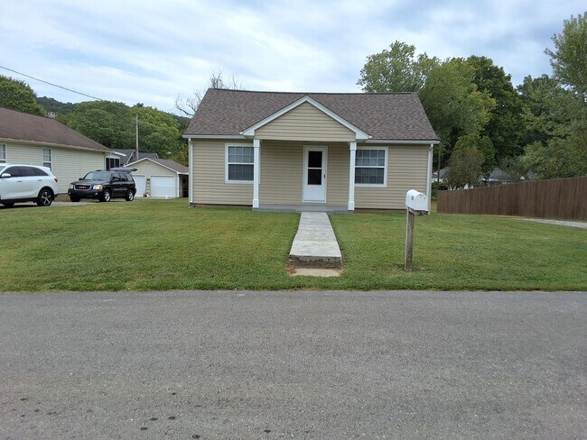 Clinton 37716 - Cute updated cottage with ... - Clinton 37716 - Cute updated cottage with ... House