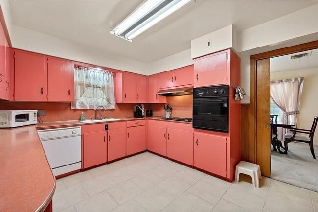 Photo - 202 Avenue J