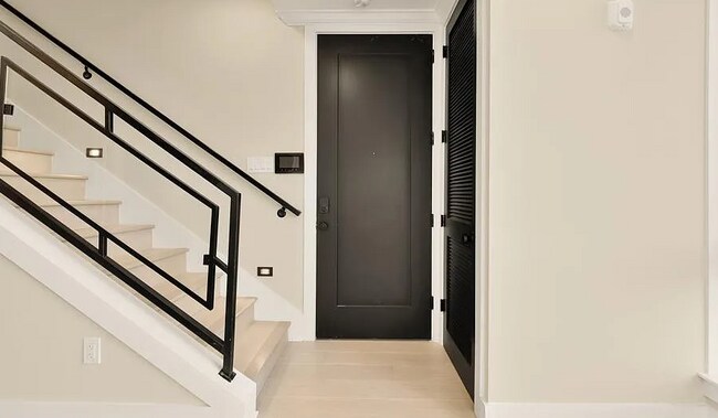 Photo - 2305 Nicholson St SE