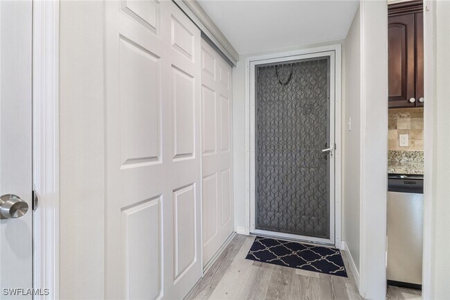 190 Turtle Lake Ct Unit 6