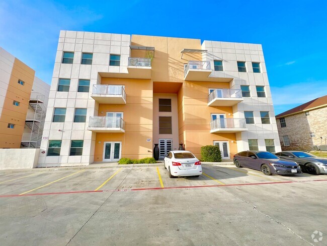 Building Photo - 502 Shiloh Dr Unit 303 W Rental