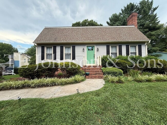 Building Photo - Charming Dutch-Colonial Retreat in Clemmons Rental