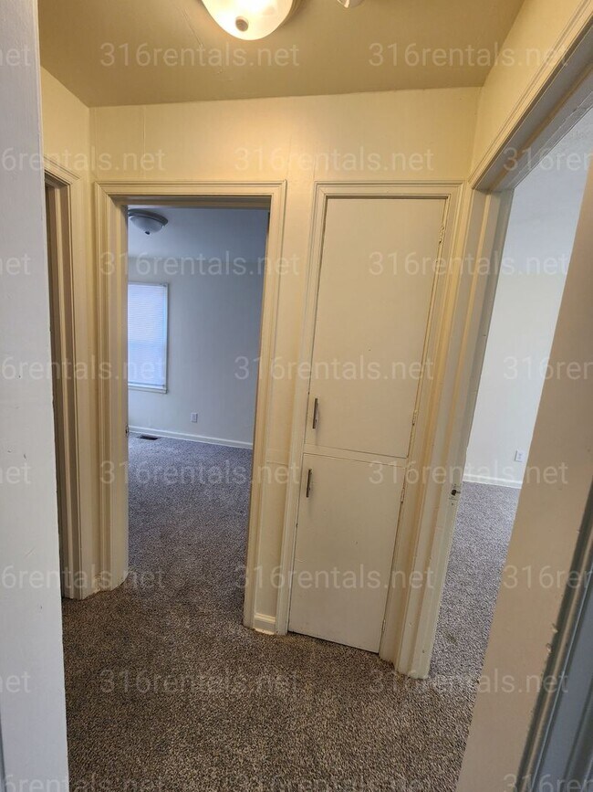 Photo - $1,050- 3 bedroom/ 1 bathroom - Single Family Home
