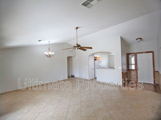 Photo - 4611 N 87th Ave